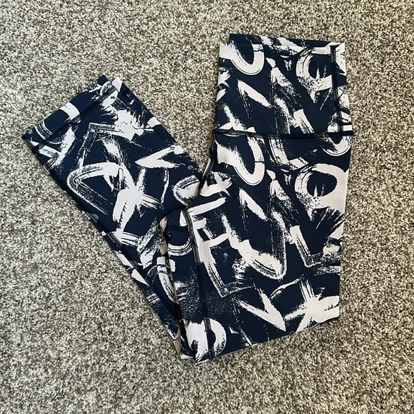 lululemon athletica Pants - Lululemon Wunder Under Crop (High Rise) • Graffiti Pop Antoinette True Navy